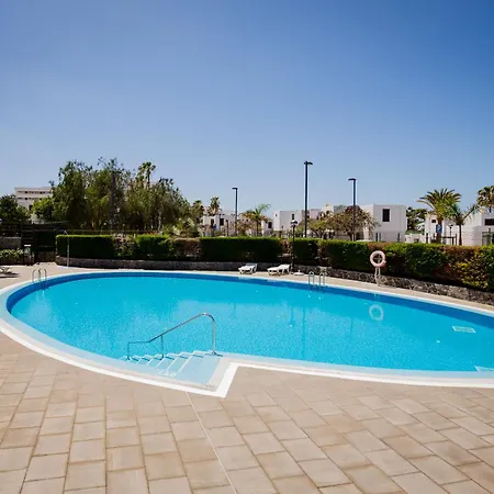 Cerca De La Playa Y Jardin *