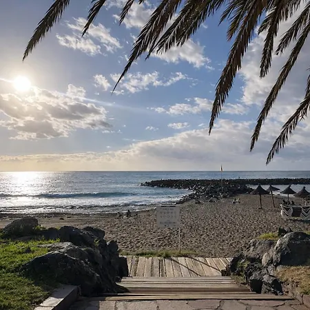 Cerca De La Playa Y Jardin *